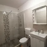 Leona Vidikovac, Apartment *